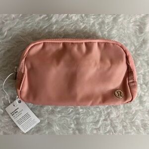 Lululemon everywhere, belt bag